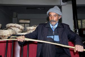 Bursa'da bu k&ouml;y&uuml;n erkekleri 500 yıldır sepet &ouml;r&uuml;yor