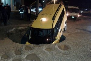 Bolu'da aracıyla &ccedil;ukura d&uuml;şt&uuml;!