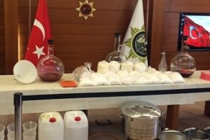 İstanbul'da 23 kilo metamfetamin ele ge&ccedil;irildi