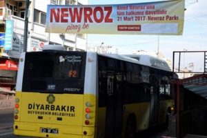 Bant yapıştırıldı, afiş krizi aşıldı