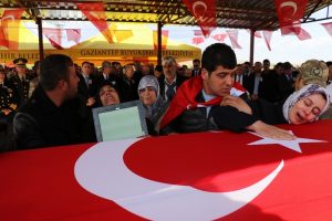 Gaziantep'te şehit y&uuml;zbaşı son yolculuğuna uğurlandı