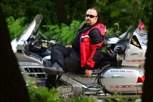Bursalı diş hekimi motoruyla diyar diyar geziyor