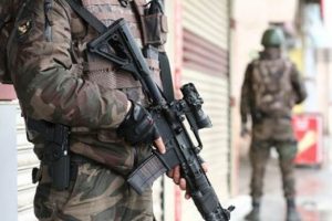 Diyarbakır'daki sokağa &ccedil;ıkma yasağı kaldırıldı