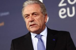 Avramopulos: "T&uuml;rkiye ile yapılan sığınmacı anlaşması yaşatılmalı"
