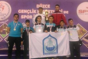 Bursalı halterciler "Zafer" kupasının sahibi oldu