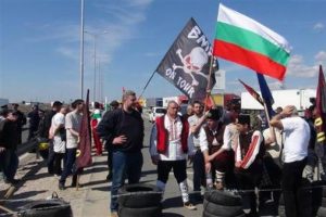 Bulgaristan, Türkler gelmesin diye yolları kesti!