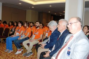 Bursa Demirtaş Rotary gençlere liderlik ve mizahı anlattı