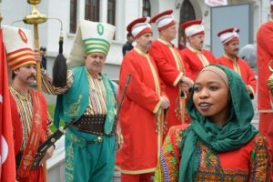 Bursa'da nevruz kutlamalarında yabancı &ouml;ğrencilerin mehter ilgisi