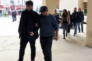 İnternetten dolandırıcılık yapan &ccedil;ete &ccedil;&ouml;kertildi!