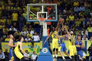 Fenerbah&ccedil;e son saniyede kaybetti