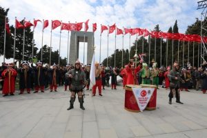 Bursa G&uuml;rsu Ayyıldız Mehteran Takımı Şehitler Abidesi'ni inletti