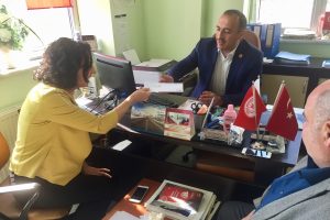 CHP Bursa Milletvekili Kayışoğlu, Kılı&ccedil;daroğlu'nun mektuplarını muhtarlara teslim etti