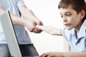 &Ccedil;ocuklarda internet bağımlılığına dikkat edilmeli!