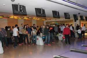 Bursa'da UEDAŞ &ccedil;alışanları bowling ile stres attı