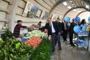 Bursa'da D&uuml;nya Su G&uuml;n&uuml;'nde vatandaşlara su ikramı