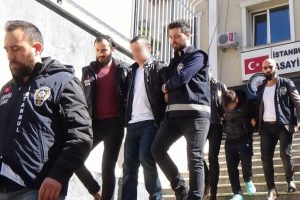 Yan bakma tartışmasında kan d&ouml;k&uuml;ld&uuml;: 2 &ouml;l&uuml;