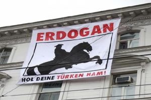 T&uuml;rkiye'nin Viyana B&uuml;y&uuml;kel&ccedil;iliğine saldırı d&uuml;zenlendi