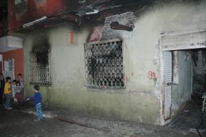 Adana'da bir kişi ailesiyle tartışınca evini yaktı