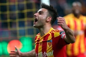 Deniz T&uuml;r&uuml;n&ccedil; Beşiktaş yolunda