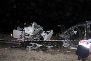 Katliam gibi kaza: 2 &ouml;l&uuml;, 10 yaralı