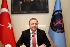 Rekt&ouml;re tweet atıp, faturasını &ouml;detti