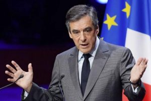 Cumhurbaşkanı adayı Fillon: H&uuml;k&uuml;met bilgi sızdırıyor
