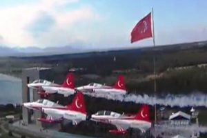 T&uuml;rk Yıldızları'ndan muhteşem klip