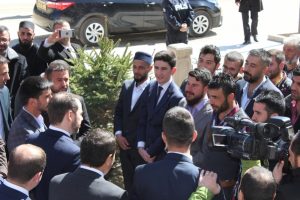 Bakan Albayrak, gen&ccedil;lerden Cumhurbaşkanı i&ccedil;in dua istedi