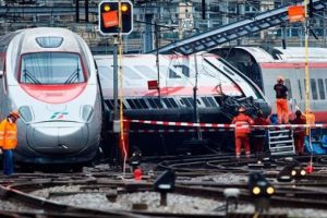 İsvi&ccedil;re'de tren kazası: 7 yaralı