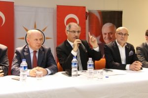 Efkan Ala, Bursa'da gen&ccedil;lerin sorularını yanıtladı