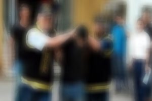 İzmir'de su&ccedil; &ouml;rg&uuml;t&uuml; operasyonu: 47 g&ouml;zaltı