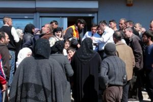 Suriyelilerin 'Kızılaykart' izdihamı!