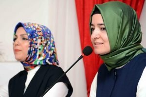 Bakan Kaya: "Şehitlerimiz gelişen T&uuml;rkiye'nin temelini kanlarıyla attılar"