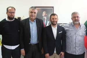 Okan Buruk, Akhisar Belediyespor'a imzayı attı