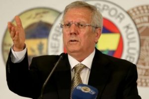 Aziz Yıldırım'a k&uuml;f&uuml;rl&uuml; tezah&uuml;rat