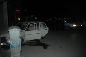 &Ccedil;aldıkları otomobili duvara &ccedil;arpıp ka&ccedil;tılar