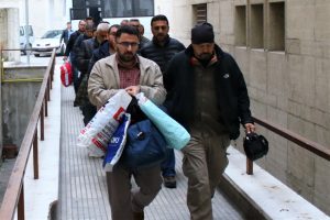 Bursa'da FET&Ouml;/PDY &uuml;yesi 10 eski vergi dairesi &ccedil;alışanı adliyede