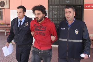 17 yaşındaki kızı sokakta elle taciz eden Suriyeli polis tarafından yakalandı