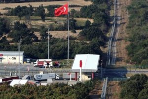 Bulgaristan'da g&ouml;stericiler sınırı kapattı!