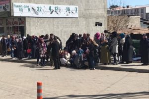 4.2' ile sallanan Horosan'a okullar tatil edildi