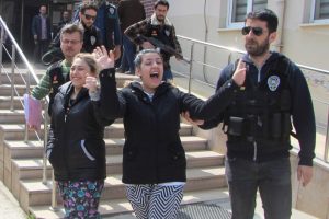 Bursa'da g&uuml;le oynaya adliyeye gittiler