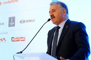 Ulaştırma Bakanı cihaz yasağına Bursa'da tepki g&ouml;sterdi