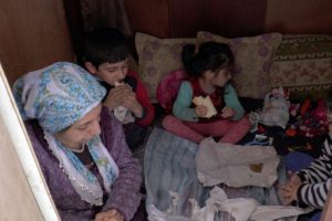 5 kişilik aile gardıropta yaşıyor