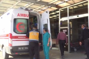 DEAŞ bomba y&uuml;kl&uuml; ara&ccedil;la saldırdı: 3 &ouml;l&uuml;, 10 yaralı