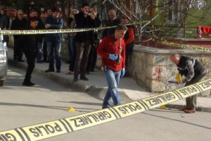 Sokak ortasında silahlı kavga: 12 yaralı