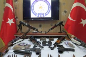 Mardin'de silah ka&ccedil;ak&ccedil;ılarına darbe