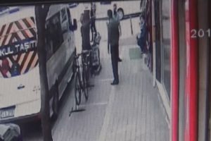 Bursa'da cadde ortasındaki dehşet dakikaları kamerada!