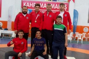 Bursalı g&uuml;reş&ccedil;i T&uuml;rkiye şampiyonu oldu
