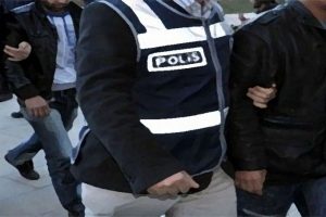 Başkasının yerine sınava girmek isteyen 2 kişiye g&ouml;zaltı