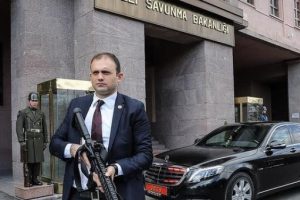 Bakan Işık'ın koruma ekibinde dikkat &ccedil;eken yenilik!